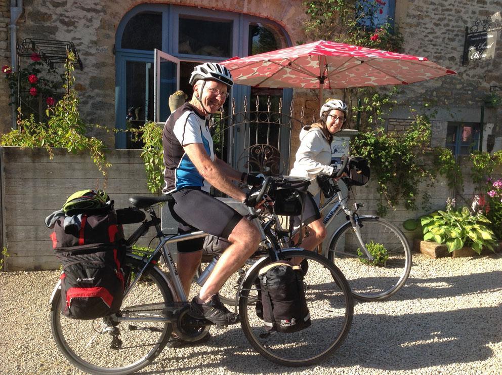 Fontenay-près-Vézelay Au Cheval Bleu B&B 외부 사진